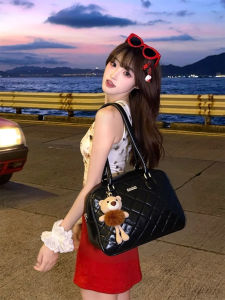 Black Diamond Grid Boston Bag Womens Shoulder Bag 2025 New Autumn Luxury Small Luxury High-End Feelings Single Shoulder Bag