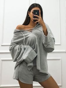 ชุดกางเกงวอร์มคอตตอนสีเทาหลวมๆ พร้อมเข็มขัด ชุดกางเกงขาสั้นสีเทา ชุดกันหนาวแบบลำลอง ชุดกันหนาวผู้หญิง ชุดกันหนาวฤดูใบไม้ผลิและฤดูใบไม้ร่วง