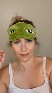 Cartoon frog shaped eye mask made of breathable cotton with elasticity that wont pinch the head blackout eye mask Halloween gift