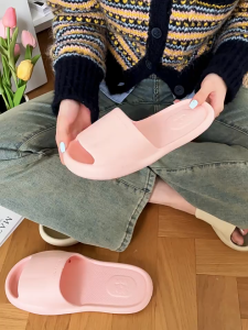 Dép đi trong nhà Gấu Bear êm chân chống trượt (Chọn tăng 1 size) DL031 Dép bánh mì nữ quai ngang thời trang