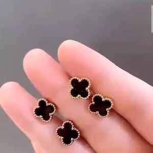 Anting Wanita Titanium Bunga Hitam Perhiasan earrings Jewellry Anting Tusuk Cloverr Pinggir Gerigi