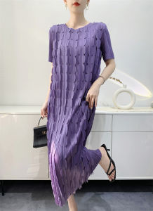 Nova quality⭐One person one pleat ⭐The new Miyake pleated dress elegant temperament design sense three-dimensional decorative patch MIDI skirt showing thin cover meat