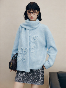 FAMANXUAN | Hand-woven Letter Motif Wool Scarf