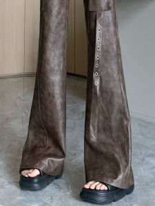 กางเกงหนัง PU สีเบจสไตล์อเมริกันสำหรับผู้หญิง กางเกงขายาวทรงขาบานเอวสูง ทรงสลิมฟิต ทรงลำลอง ฤดูใบไม้ร่วง 2024