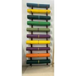 Kệ gỗ treo thảm yoga giá để thảm yoga giá gỗ treo trường để thảm yoga gỗ lim Nam Phi bền bóng tặng kèm lở vít bắn tường. Dụng cụ yoga
