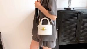 2206 Tas Selempang Wanita Gaya Internasional Elegan Tali Kulit PU Bisa COD