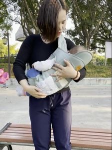 เป้อุ้มเด็ก น้ําหนักเบา และฟิลเลอร์บริษัทที่ถูกต้อง เพื่อให้เดินทางแบบน้อยและสะดวกสบายระบายอากาศได้ดี