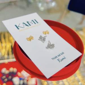 Bông tai nơ nhỏ nhí dễ thương gắn đá Kami trang sức sỉ