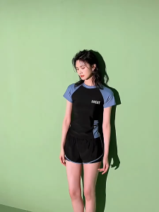 Bộ đồ bơi 2 món ngắn tay phong cách thể thao thoải mái cho nữ