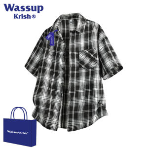 เสื้อเชิ้ตแขนสั้นผู้ชาย WASSUP KRISH ทรงหลวม สไตล์ฤดูร้อน 2025 ทรงพอดีตัว ลายสก็อต สวมใส่สบาย คอลเลกชันใหม่