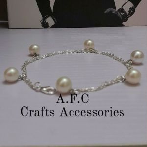 Classy Pearl bracelet