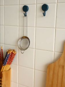 ตะขอ ตะขอแขวนติดผนัง ตะขอสี ตะขอติดผนัง ตะขอแขวนผนัง ตะขอหลากสี สำหรับตกแต่งบ้าน แขวนของใช้ หลากหลายสี(สีสุ่ม)