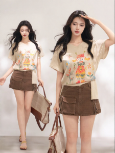 KEIKO | Fun Retro Style Clown Graffiti V-Neck T-Shirt