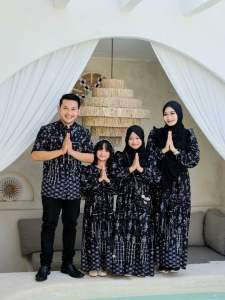Couple Keluarga Silky Maxmara Terbaru Baju Muslim Pasangan Ayah Ibu Dan Anak Set Pakaian Couple Keluarga Modern Gamis Busui Family Set Seravina Seragam Lebaran Terlaris