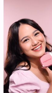 DISKON..!! Glad2Glow Perfect Blurring Powder Foundation setting two way cake TWC Mengandung squalane dan vitamin E concealer pengontrol