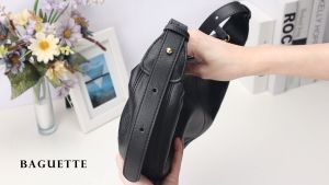 กระเป๋าสะพายข้าง หนังแท้ Me Phenomenon - Baguette