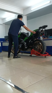 Ben nâng xe CBR250 ben nâng xe dưới 300cc Ben nâng di chuyển xe ben nâng xe mbiker
