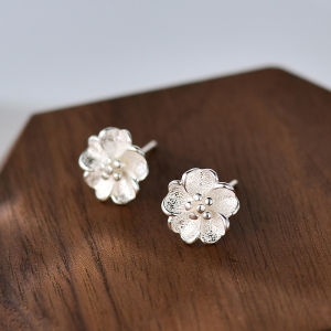 999 Pure Silver Earrings Womens Fresh Flower Design Luxury Sleepwear-friendly Ear Jewelry Decorative Korean Style Fashionable