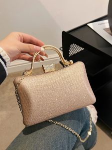 2024 แฟชั่นMinimalistผู้หญิงกระเป๋าโซ่ตรวจสอบพู่Crossbody Tote Vibrantผ้าไหมเลื่อมสําหรับหนุ่มและวัยกลางคน