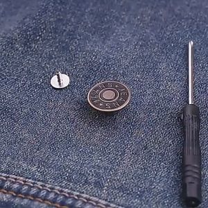 กระดุมโลหะกางเกงยีนส์ 10 ชุด (สุ่มลาย) พร้อมกล่องเก็บ ขนาด 17 มม. ถอดเปลี่ยนได้ ทำง่าย ไม่ต้องเย็บ ใช้งานได้หลากหลาย