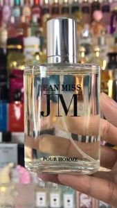 น้ำหอมผู้ชาย กลิ่นน้ำหอมอ่อนๆ ชวนน่าหลงไหล ยั่วยวน แต่แฝงไปด้วยความอ่อนโยน นุ่มลึก สูง ขนาด 50 มล