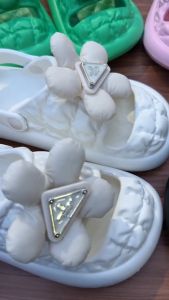 รองเท้าแตะแบบสวม ประดับดอกไม้ พื้นนิ่ม กันลื่น มีสายรัดส้น[รุ่น JY81334]สินค้าพร้อมส่งจากไทย