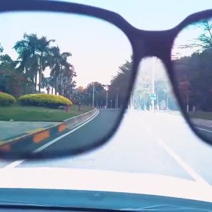 แว่นกันแดดครอบแว่นสายตา เหมาะสำหรับคนสายตาสั้นและอยากใส่แว่นกันแดด