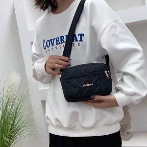 2025 【การจัดส่งสินค้า 2-3 วัน】แฟชั่นสุภาพสตรีกระเป๋าสะพายไนล่อนสีทึบ กระเป๋าสะพายไหล่ข้างหนึ่ง กระเป๋าสะพายไหล่ขนาดใหญ่แบบพกพา กระเป๋าสะพายไนล่อนสีทึบ กระเป๋าสะพายไหล่กันน้ำแบบเรียบง่าย