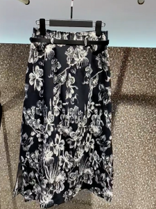 MANMI | Chân Váy A-line Skinny In Hình Đen