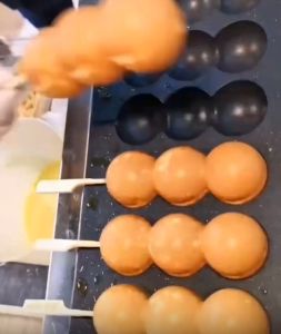 Máy làm bánh waffle 6 xiên hồ lô 3 viên