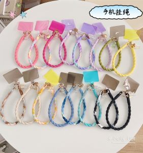 สร้อยคอโทรศัพท์มือถือยางซิลิโคนสีสันสดใสพร้อมหมีประดับแสงกลางคืน สร้อยข้อมือยางนุ่มแบบกลมสำหรับทั้งชายและหญิง