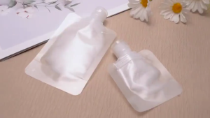 Closed design waterproof and moisture-proof Travel Bag for Lotion