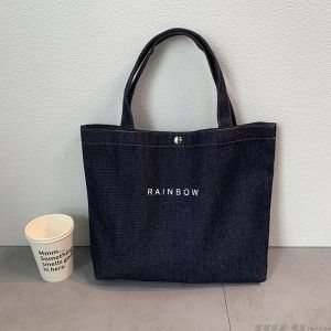 กระเป๋าผ้าใบลําลองความจุขนาดใหญ่ Ins กระเป๋าสะพายไหล่อินเทรนด์สําหรับเยาวชนที่มีการปิดหัวเข็มขัดแม่เหล็กพิมพ์สัตว์