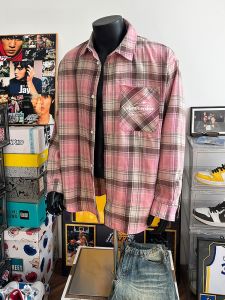 HetingHOME | เสื้อเชิ้ตแขนยาวลายสก็อตหลวมๆ ทรงอเมริกันสำหรับคู่รัก Hetinghome เสื้อเชิ้ตผู้ชายสไตล์ย้อนยุคที่สวมใส่สบาย