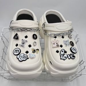 Crocs Jibbilz อุปกรณ์เสริมโซ่อัลลอยตกแต่งตัวอักษรภาษาอังกฤษสีดำหัวเข็มขัดรองเท้าเพชรสำหรับ Crocs