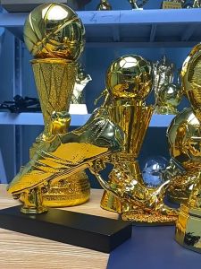 Chiếc giày vàng cúp bóng đá giày vàng Mifu kim loại bền dày trao thưởng danh hiệu cá nhân cho cầu thủ xuất sắc