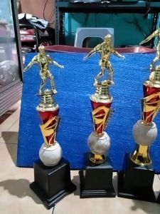 Piala Lomba Juara 1 2 3 4 (MENGGIRING BOLA BODY MERAH MARMER+RASER) \\\"costum\\\" FREE STICKER (BOLEH satuan)TERMASUK SETICKER DAN FREE DESIGN