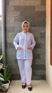 Setelan Baju Seragam Perawat Wanita Dinas Kesehatan Putih Terpopuler Pakaian Bidan Cewek Model Saku Bawah Terbaru