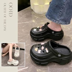 Qkkshopใหม่ล่าสุด รองเท้าแตะแบบสวมแฟชั่น งานสวมสวมสบาย ดีเทลน่ารักรัก สีสวยนำเทรนด์ ฟรีตัวติดสุดเก๋ รุ่นนี้แมทช์ชุดง่าย ใส่เที่ยวได้ ซัพพอร์ทเท้าได้ดี งานดีสุดๆ