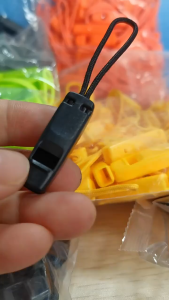 3pcs Outdoor Rescue Whistle Pocket Whistle Survival Whistle Emergency Whistle Multi-functional Small Training Whistle