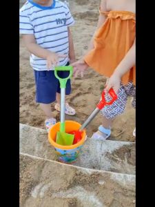 Set Mainan Sekop Pantai Tebal Kanak Kanak Alat Korek Pasir Baldi Permainan Luar Prasekolah Kids Beach Shovel Toy Set Thick Sand Digging Tools Plastic Spade Sand Bucket Outdoor Sandbox Play Toys 儿童玩沙铲沙滩玩具套装加厚挖土工具幼儿园铁铲塑料铲子沙桶沙池户外玩具 A478