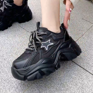 จัดส่งในกรุงเทพฯ รองเท้าพื้นหนาผูกเชือกสตรี รองเท้าผ้าใบลำลองกันลื่น รองเท้านักเรียนระบายอากาศได้ สะดวกสบายและสวมใส่ได้