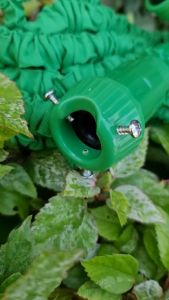 สายยางฉีดน้ำยืดหดได้ ปรับระดับน้ำได้ถึง 7 แบบ สายยางรดน้ำ พร้อมหัวฉีดน้ำ7ระบบ ยืดได้ 15 เมตร รุ่นสีเขียว