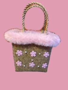 กระเป๋ากระจูด ทรงกล่อง 6*6 ตกแต่งน่ารัก พอดีมือ ใส่โทรศัพท์ได้