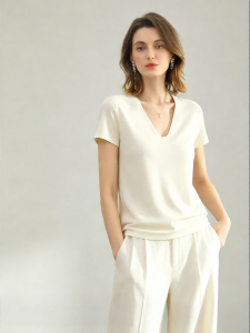 COCOBELLA | V-Neck White Regular Fit T-Shirt