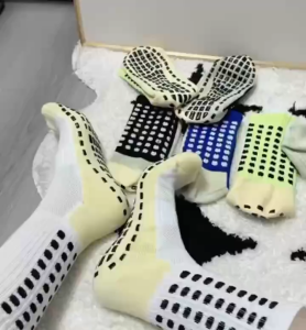 ถุงเท้ากันลื่น ถุงเท้าฟุตบอล ป้องกันการลื่นไถลลื่นผ้าฝ้ายกีฬา ออกกำลังกาย ข้อกลาง สัมผัสนุ่ม กระชับ ใส่เล่นกีฬา ออกกำลังกาย