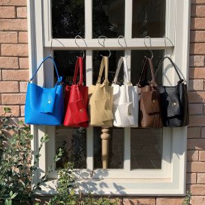 Commuting Soft Leather Bucket Bag Womens Single Shoulder Crossbody Bag for Office Work Korean Style Casual Handbag