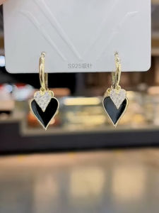 Fashionable Black Heart Queen Earrings Womens Simple Korean Style Heart Shaped Ear Jewelry Elegant Sensation Ear Cuffs