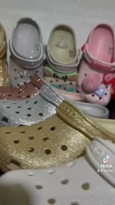 รองเท้าแตะสวมแฟชั่น พร้อมตัวติด สีสันสดใส