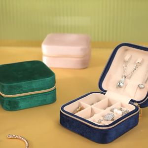 Zipper travel portable jewelry box jewelry box Italy velvet hand jewelry ring earrings receive a case of small exquisite luxury jewelry box portable soft tactility receive